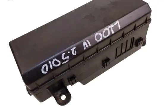 Mitsubishi L200 Relay mounting block 