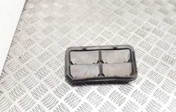 Quarter panel pressure vent