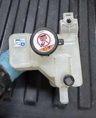 Coolant expansion tank/reservoir
