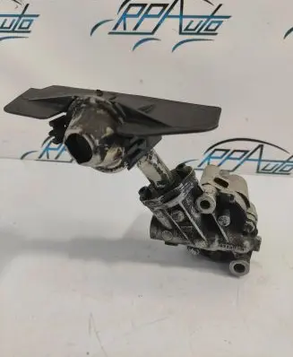 Volkswagen PASSAT B5 Oil pump 026115105A