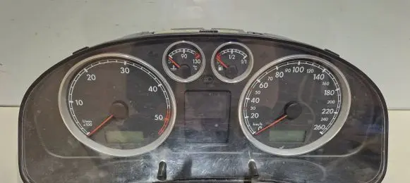Volkswagen PASSAT B5.5 Speedometer (instrument cluster) 88311245