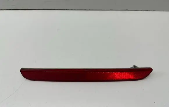Dodge Challenger Rear tail light reflector 68211189AA 68211189 464416