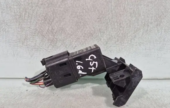 Volkswagen Golf Plus Glow plug pre-heat relay 0281003038 038907281D
