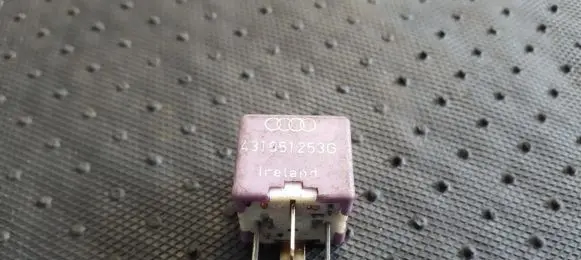 Volkswagen PASSAT B5 Other relay 431951253G 899516
