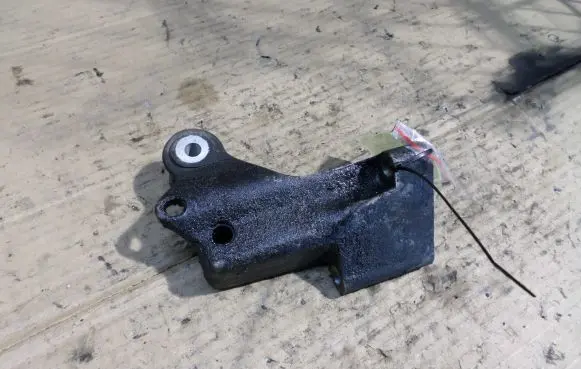 Fiat Punto (176) Engine mounting bracket