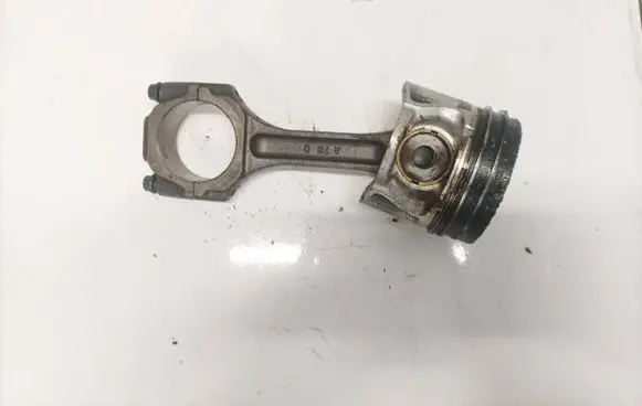 Hyundai Trajet Piston with connecting rod
