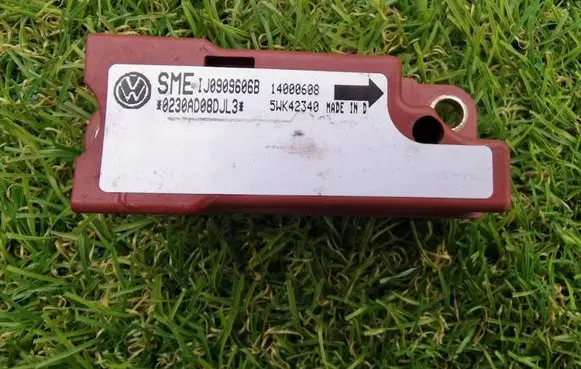 Skoda Octavia Mk1 (1U) Airbag deployment crash/impact sensor 1J0909606B 14000608 5WK42340