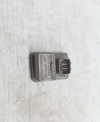 Toyota RAV 4 (XA20) Light washer relay 