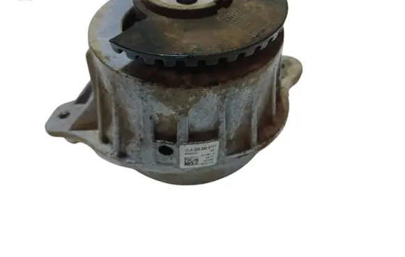 Mercedes-Benz C W205 Engine mount bracket A2052406717