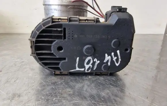 Audi A4 S4 B6 8E 8H Throttle valve 06B133062B