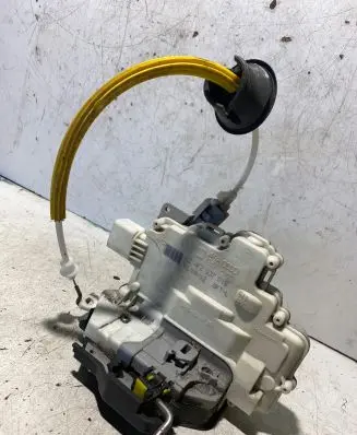 Audi A3 S3 8P Front door lock 4F2837015 A046465