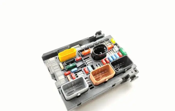 Peugeot 308 Fuse module 9675878480