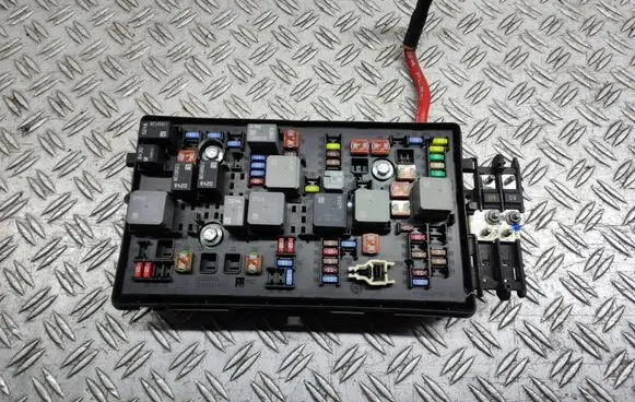 Chevrolet Cruze Fuse module 13255300 529050199