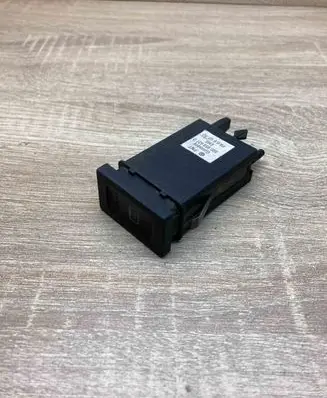 Volkswagen PASSAT B5.5 Windscreen/window heater switch 3B0959621D