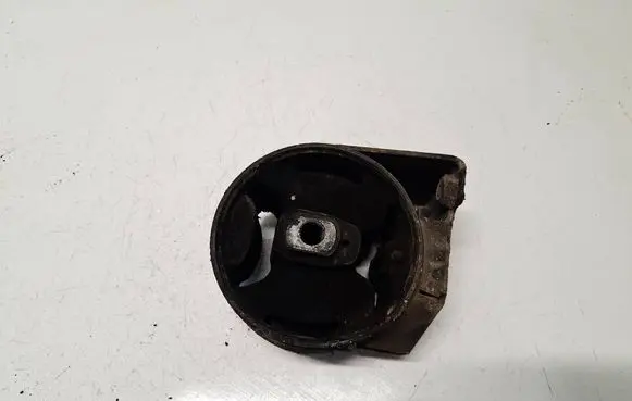 Volkswagen PASSAT B4 Engine mount bracket 191199262A