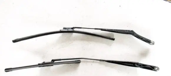 Volkswagen Polo V 6R Front wiper blade arm