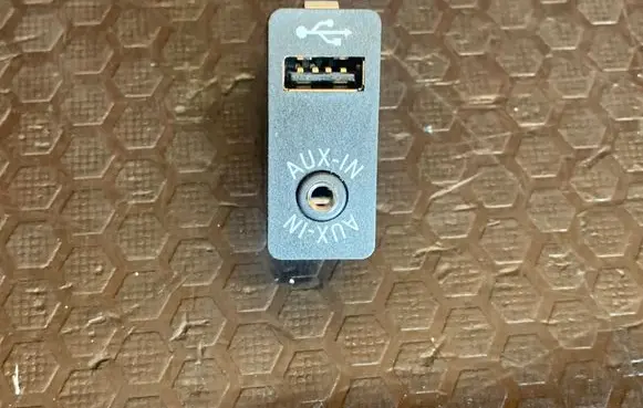 BMW 5 F10 F11 USB socket connector 9237653