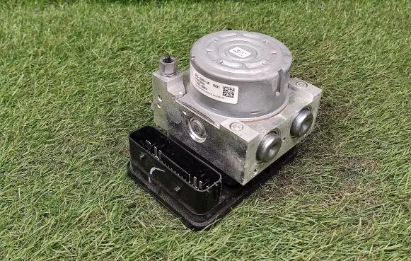 Ford Fusion II ABS Pump EG9C2C405AD