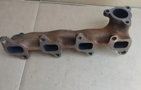 Toyota Avensis T270 Exhaust manifold