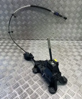 BMW 2 F45 Gear shifter/selector 8666166