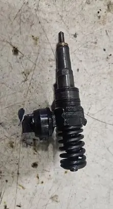 Volkswagen Caddy Fuel injector 038130073BN