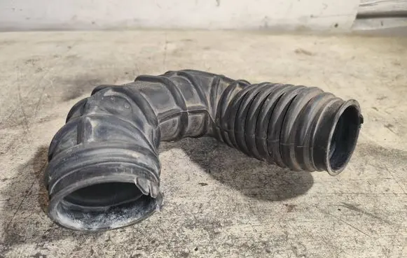 Ford Fiesta Air intake hose/pipe 2S619R504DC C6W4A