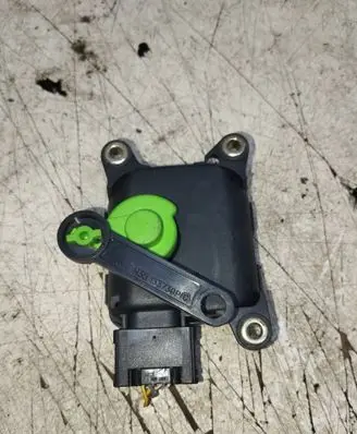 Audi A3 S3 8L Air flap motor/actuator 0132801117 1J1907511D 133857V