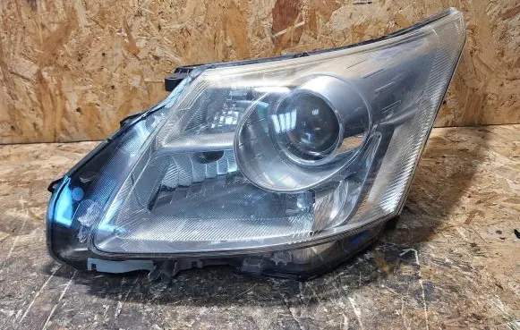 Toyota Avensis T270 Headlight/headlamp