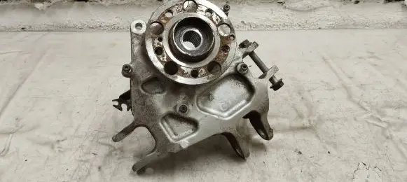 Rear wheel hub