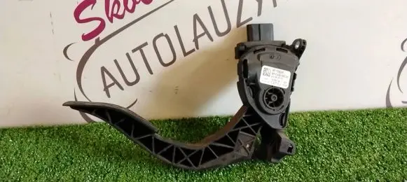 Audi A8 S8 D4 4H Accelerator throttle pedal 8K1723523A 23062015 6PV00950521