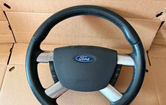 Ford Focus C-MAX Steering wheel