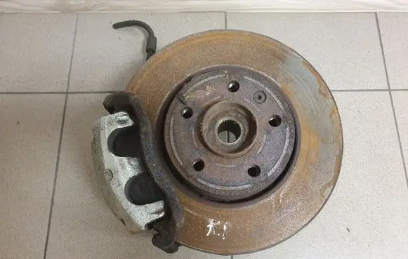 Opel Vivaro Front wheel hub
