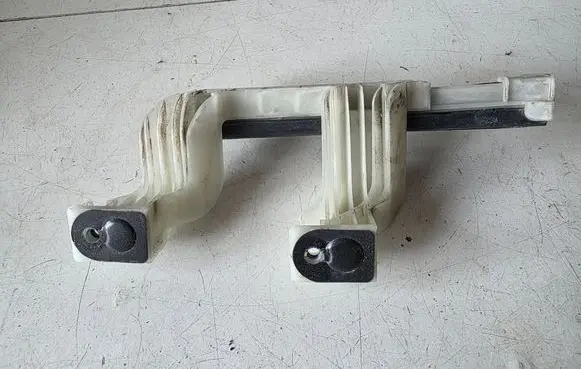 Opel Grandland X Front door windshield rail 