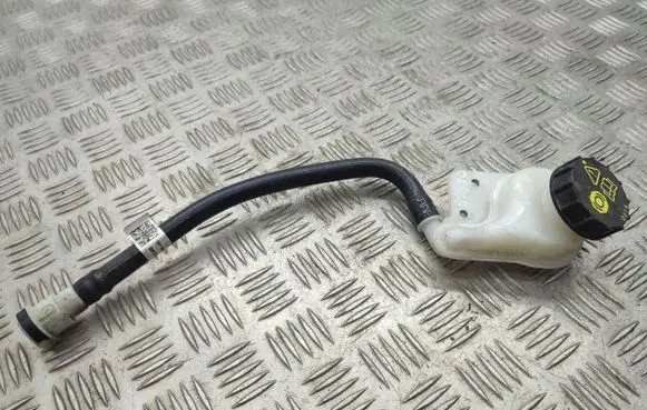 Brake fluid reservoir