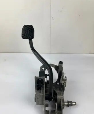 BMW 1 E81 E87 Brake pedal 42322403