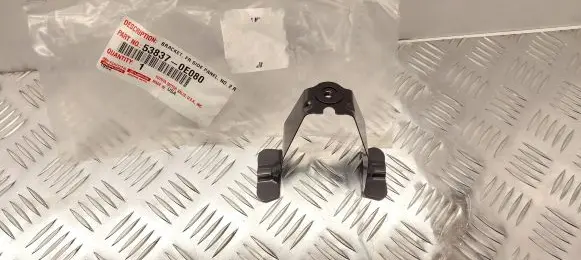 Toyota Highlander XU70 Fender mounting bracket 538370E080