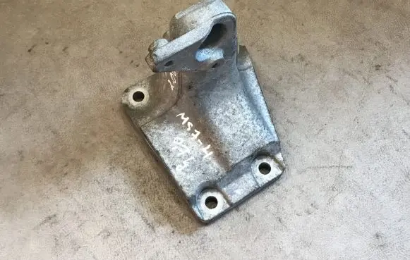 BMW 1 F20 F21 Engine mounting bracket 6788612