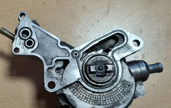Seat Ibiza IV (6J,6P) Vacuum pump 038145209A