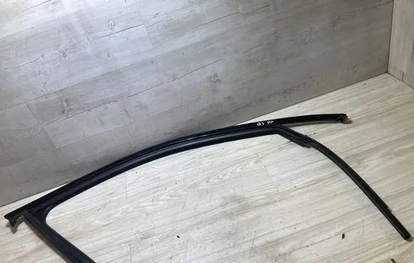 Audi Q3 F3 Front door glass trim molding 83F837432
