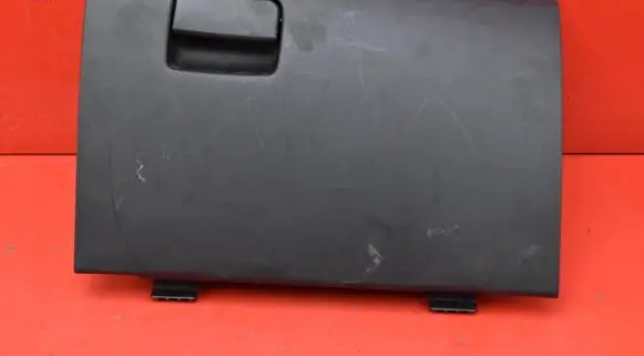 Mitsubishi Lancer VIII Glove box