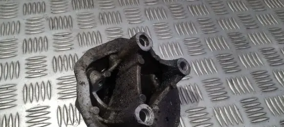 Citroen C4 I Engine mounting bracket 9653124780