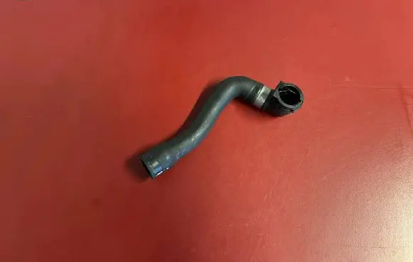 Coolant pipe/hose