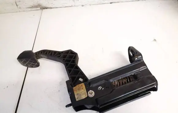 Volkswagen Golf IV Clutch pedal 1j1721321c