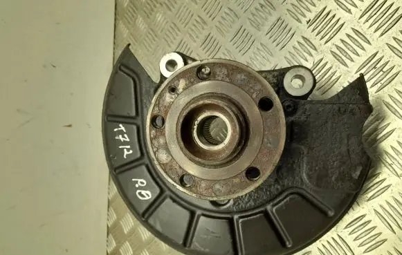 Seat Alhambra (Mk2) Front wheel hub 712PD