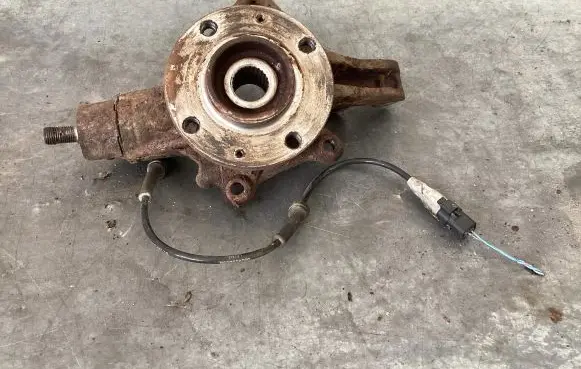 Citroen C4 I Front wheel hub