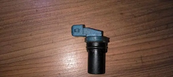 Ford Fiesta Camshaft position sensor s107542001 ys6a-12k073-ab