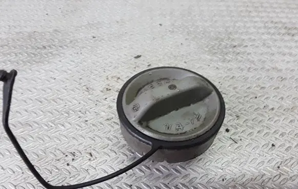Toyota Avensis Verso Fuel tank filler cap 