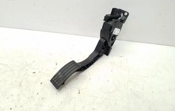 Ford Focus Accelerator throttle pedal BV619F836AB 17388800