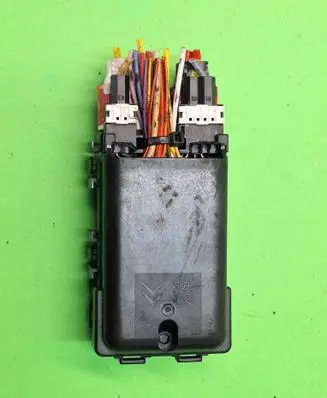 BMW 1 E81 E87 Fuse module 10688710