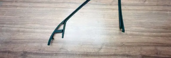 Land Rover Range Rover Sport L320 Front door window/glass frame EJN000100